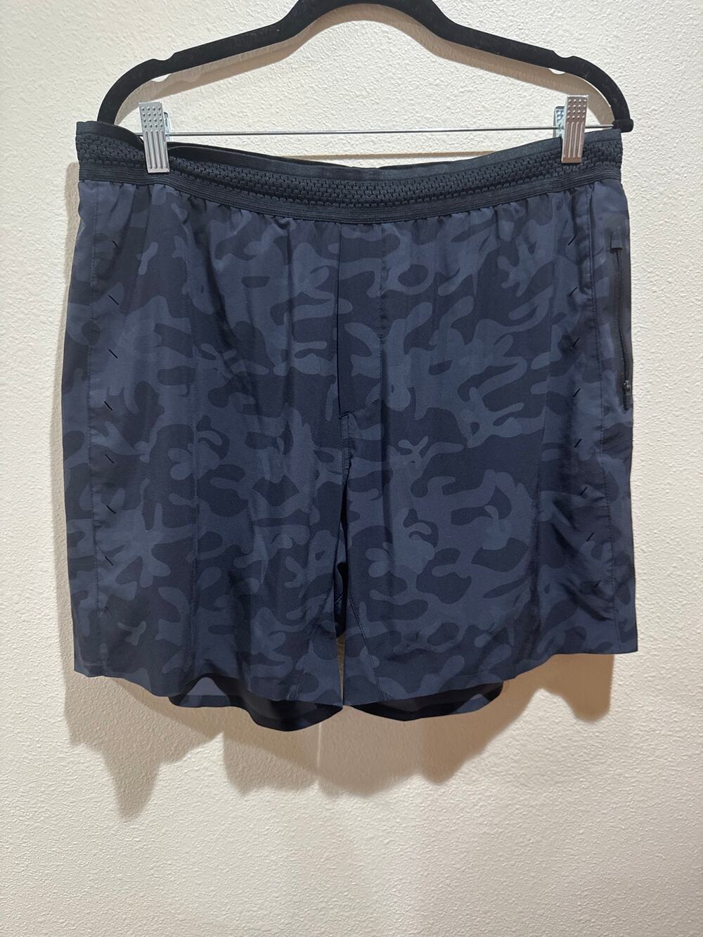 Mens Ten Thousand Session Shorts black camo size xl